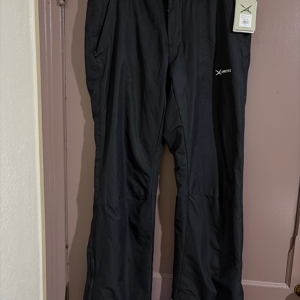 Arctix Womens Snow Pants. M(8-10)  33L Black New with Tag. Missing One Button